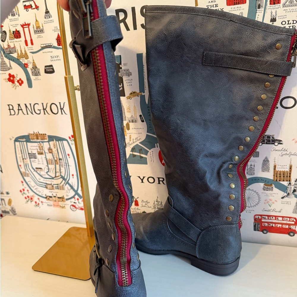 Chic Gray Boots - image 2